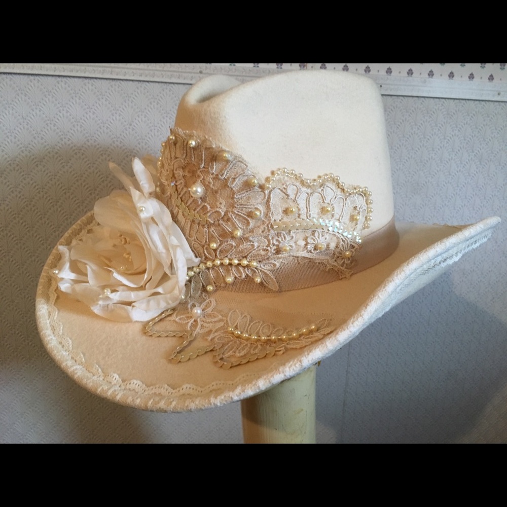 Beautiful vintage hat